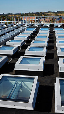 Lapostető-ablakok passzív házakhoz