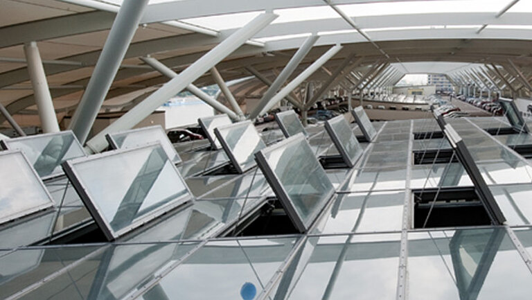 Füst- és hőelvezető berendezések